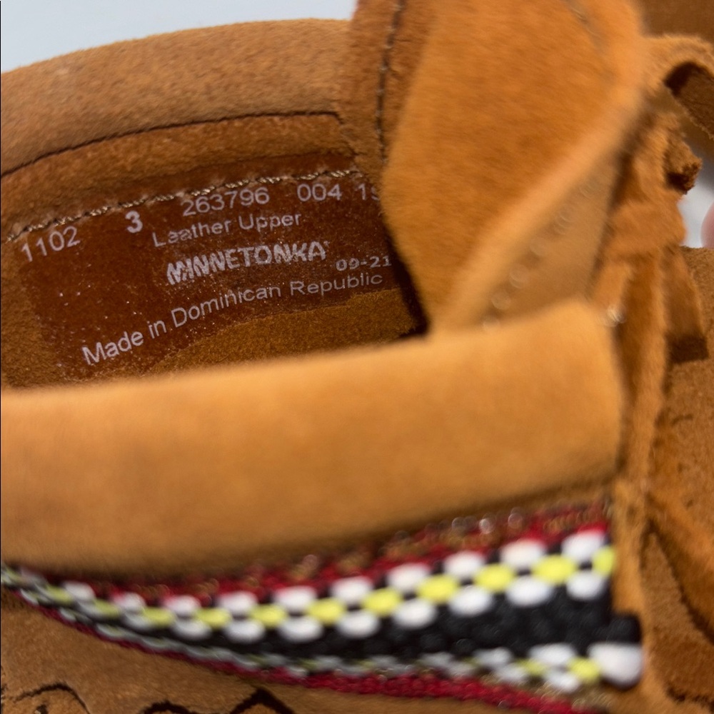 NWOT Minnetonka Brown Suede Infant Moccasin Booties Shoes - Picture 13 of 13